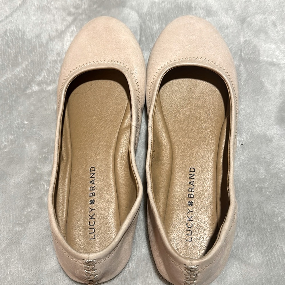 EUC Lucky Brand Taupe Flats - Size 7.5